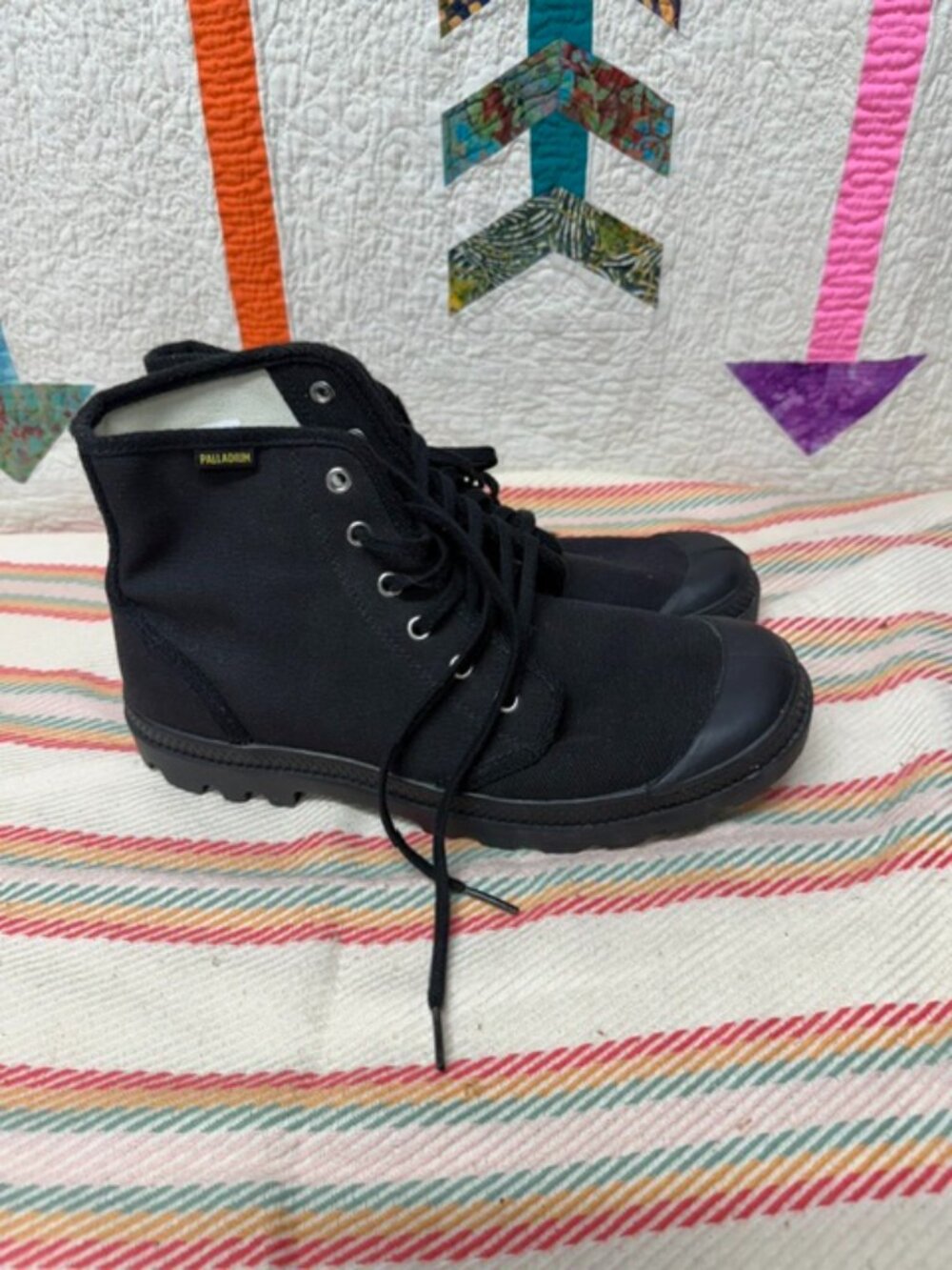 Palladium Pampa Hi NWOT Men's 9.5 Woman's 11